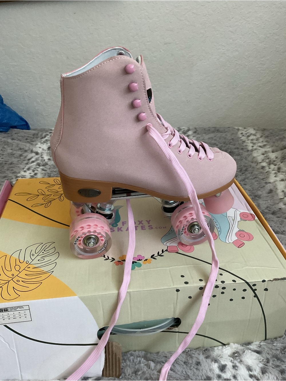New Pink Suede Classic Quad Roller Skate - Picture 7 of 8